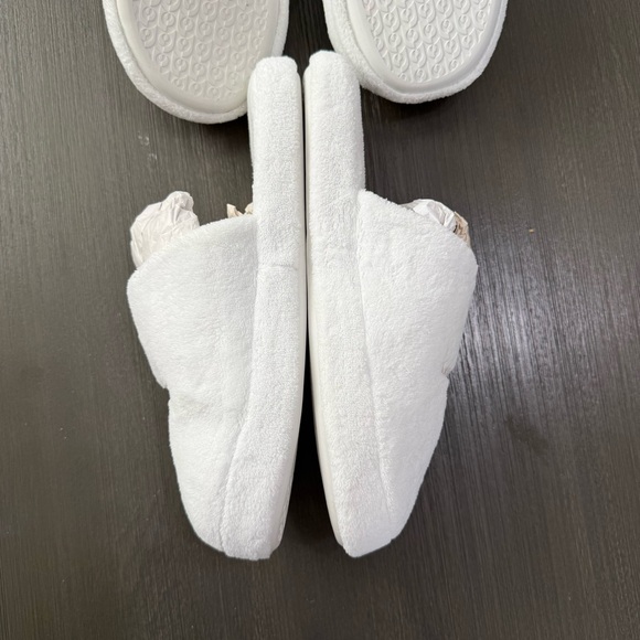 White Maybourne Beverly Hills Slippers 2 Pairs - Picture 5 of 5